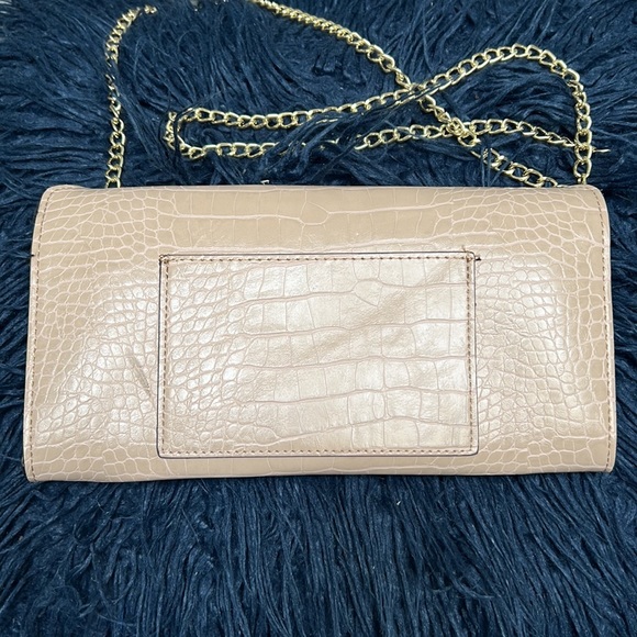 NWOT Steve Madden Nude Cutch Crossbody Bag with Chain link - Picture 4 of 6